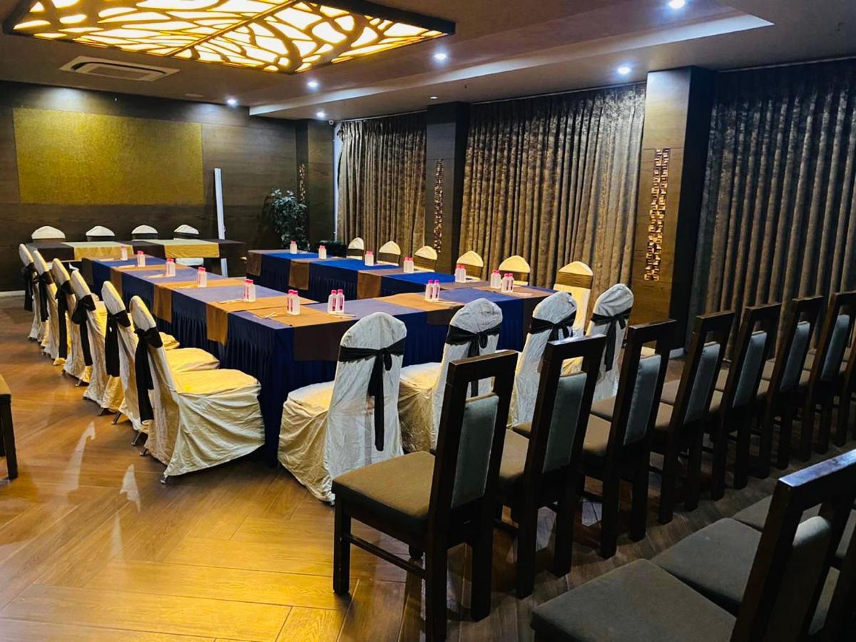 Tgv Hotel Ahmedabad Ngoại thất bức ảnh